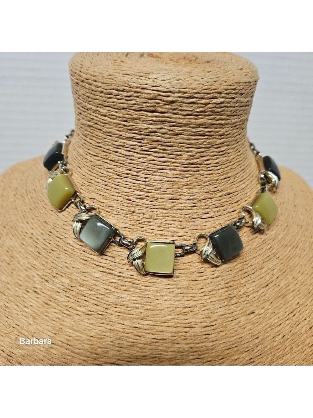 Vintage 60s 2-Tone Green Chiclet Thermoset Lucite Necklace